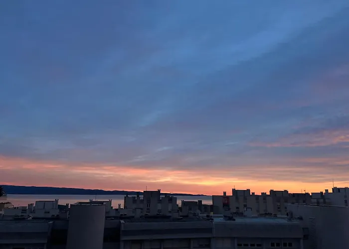 Sunset View 公寓 *